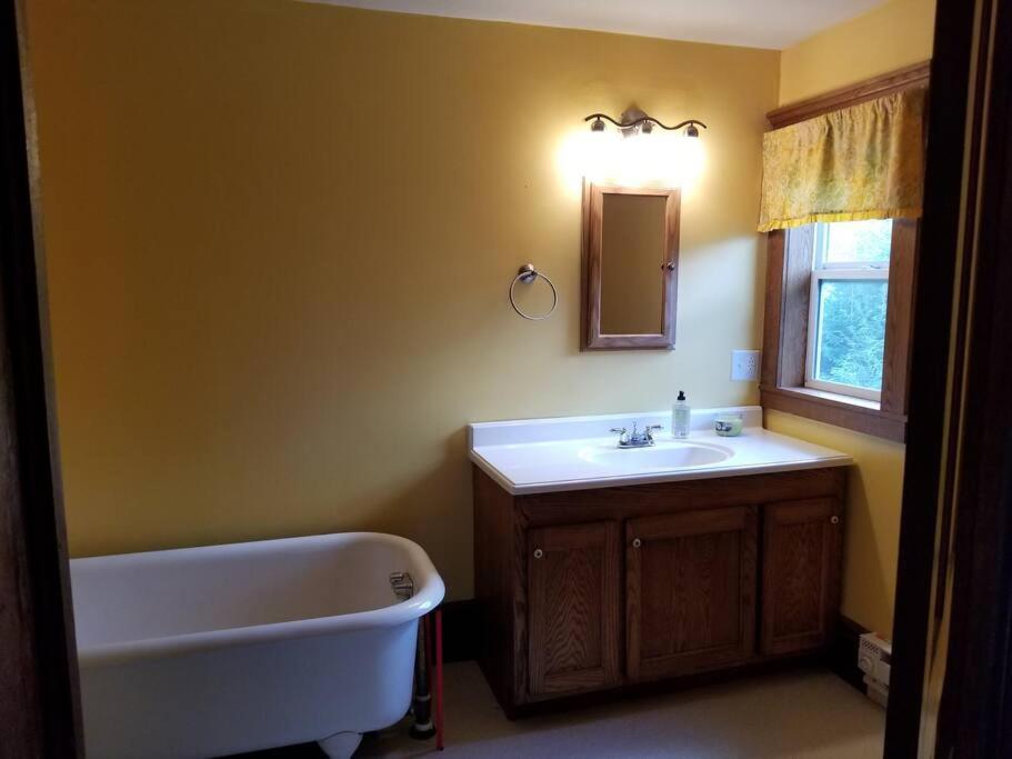 Basecampwv-Durbin. Spacious 4 Bedroom House W/Yard Exterior photo